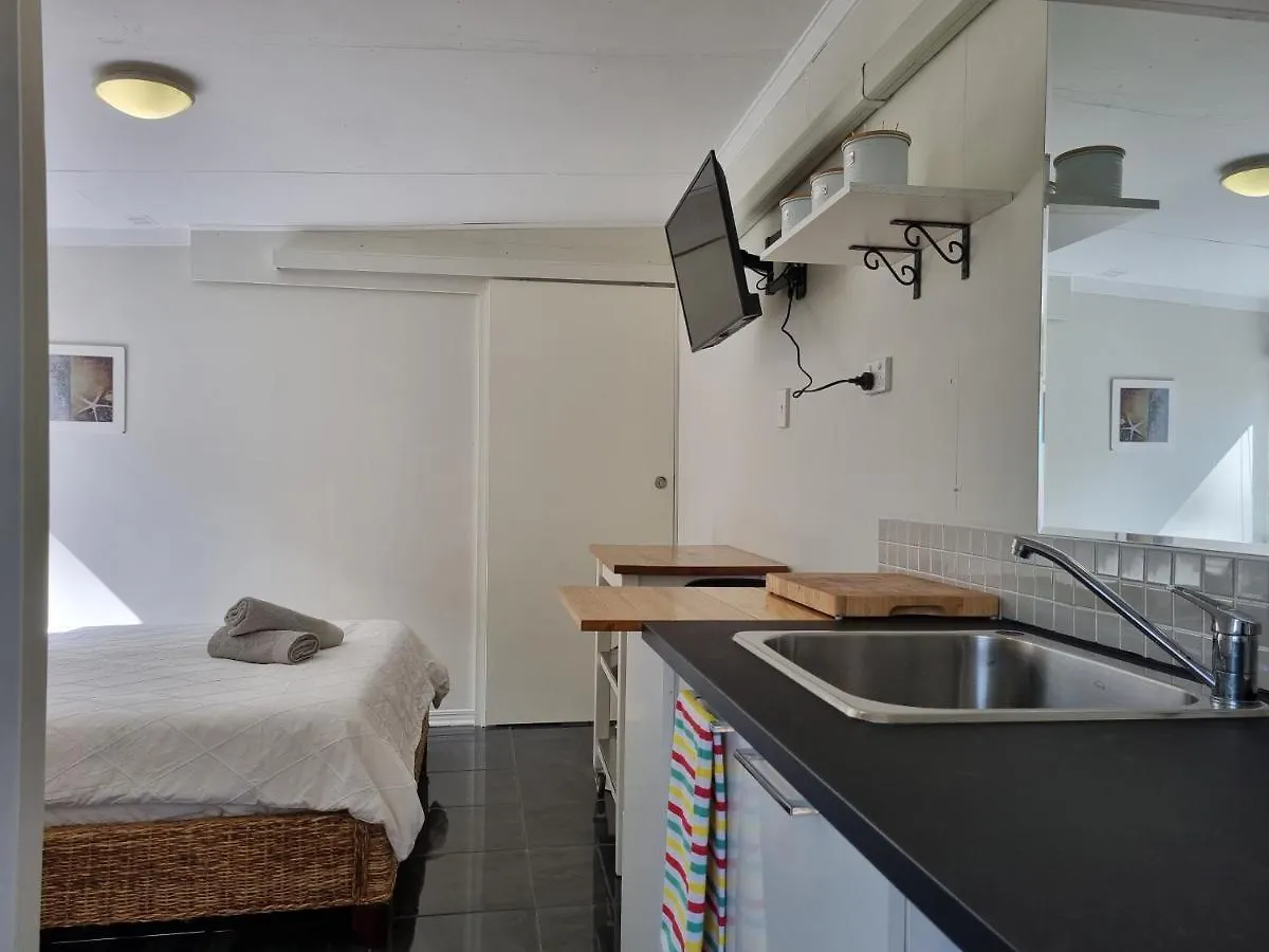 Redcliffe Homestay - Self Contained Room With Bathroom And Kitchenette