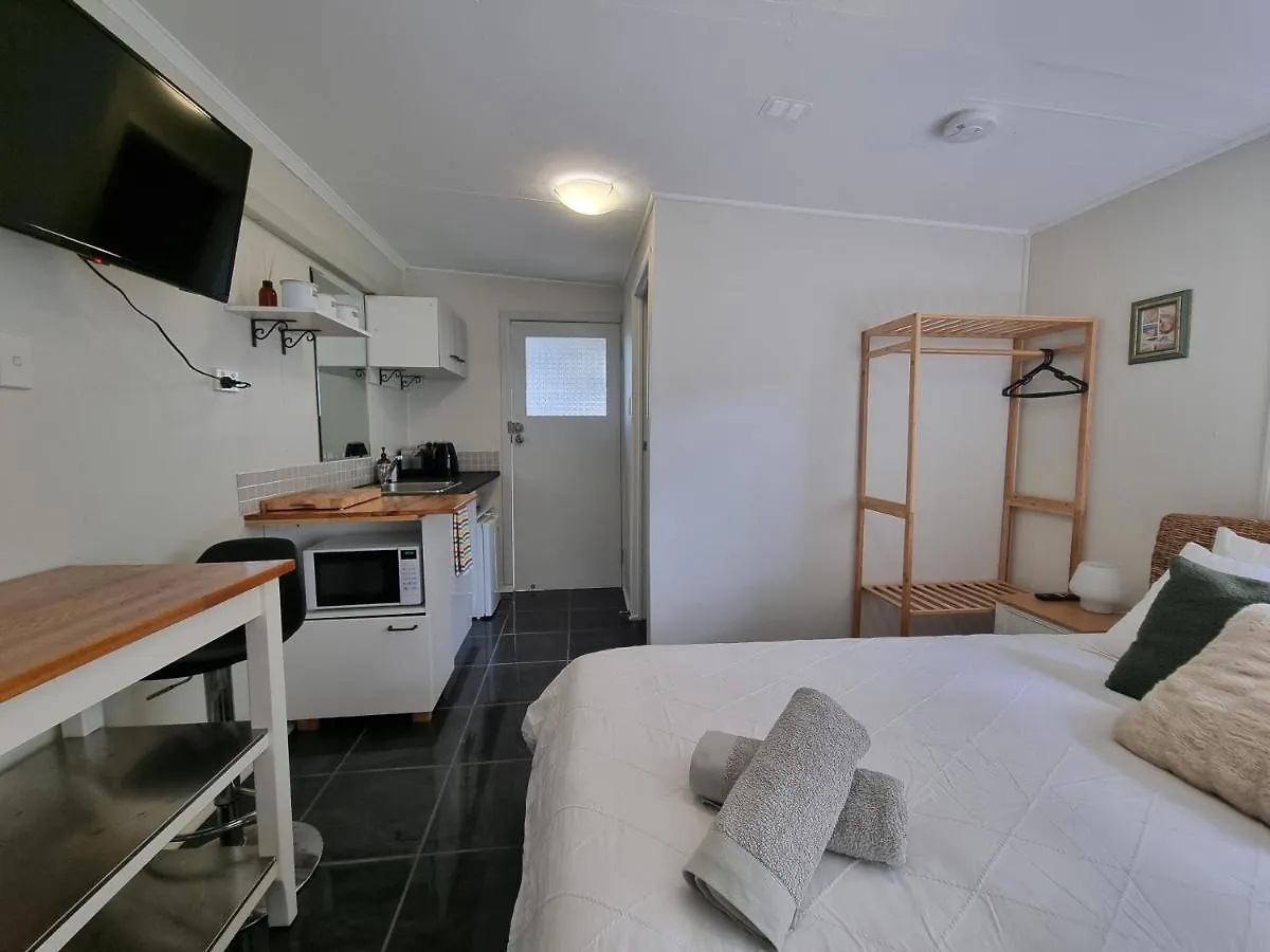 Redcliffe Homestay - Self Contained Room With Bathroom And Kitchenette
